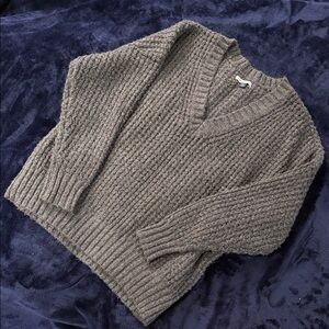 Women’s V-Neck Chunky Knit Sweater in Heather Taupe